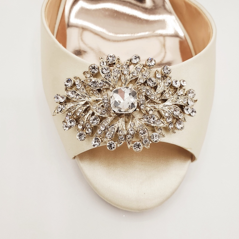 Badgley Mischka Abigail Wedges NIB - Picture 6 of 6